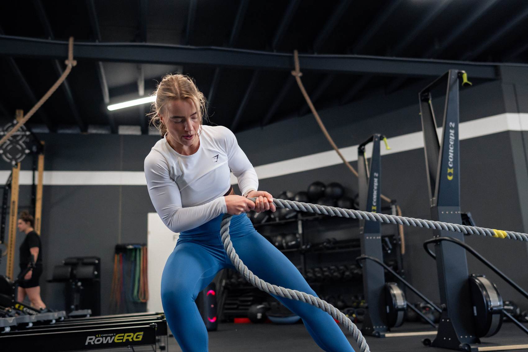 Atleet aan de battle rope tijdens een Move-les.