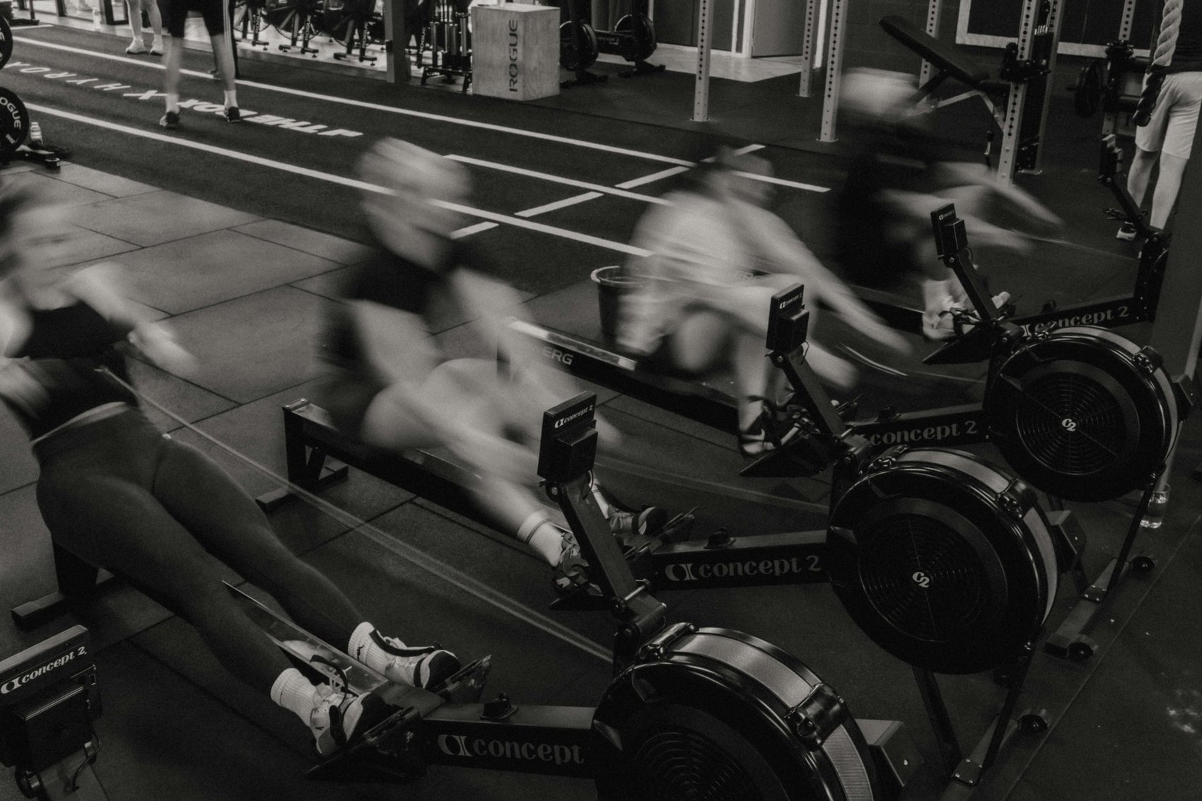Atleten samen op de rower tijdens een Move-les.